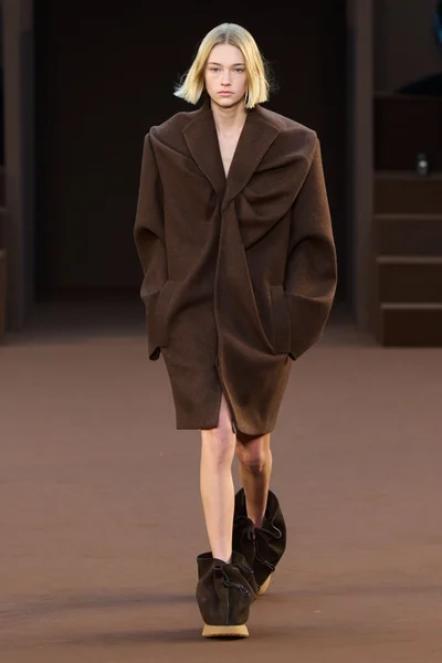 Look 24